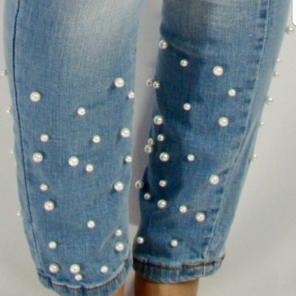 FINAL PRICE!! Pearl embelish rip Jeans - Picture 3 of 3